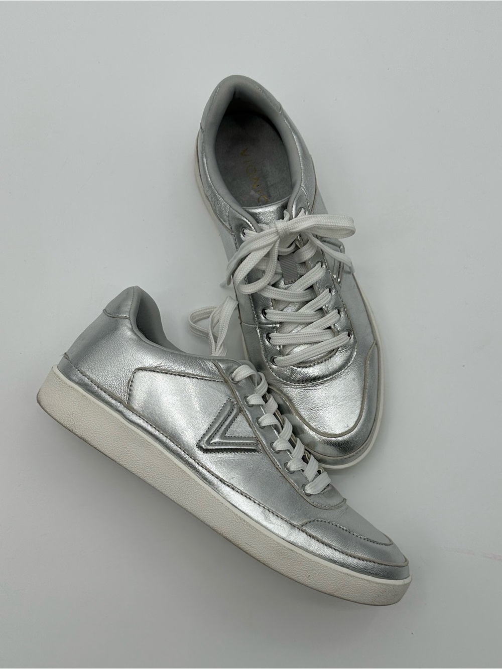 Vionic Emery Silver Women's Metallic Lace-Up Sneakers size 10